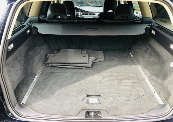 Volvo V70 cena 22900 przebieg: 217000, rok produkcji 2008 z Kielce małe 352